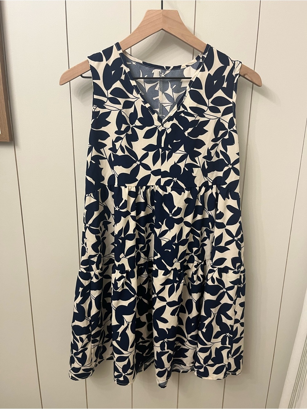 Sleeveless V-Neck Floral Print Dress in Navy and Cream
